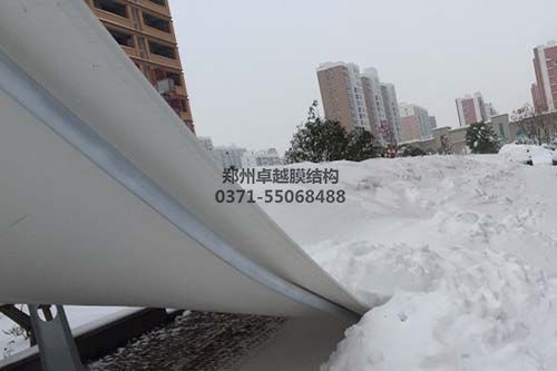 大雪天气要对膜结构采取除雪融雪措施